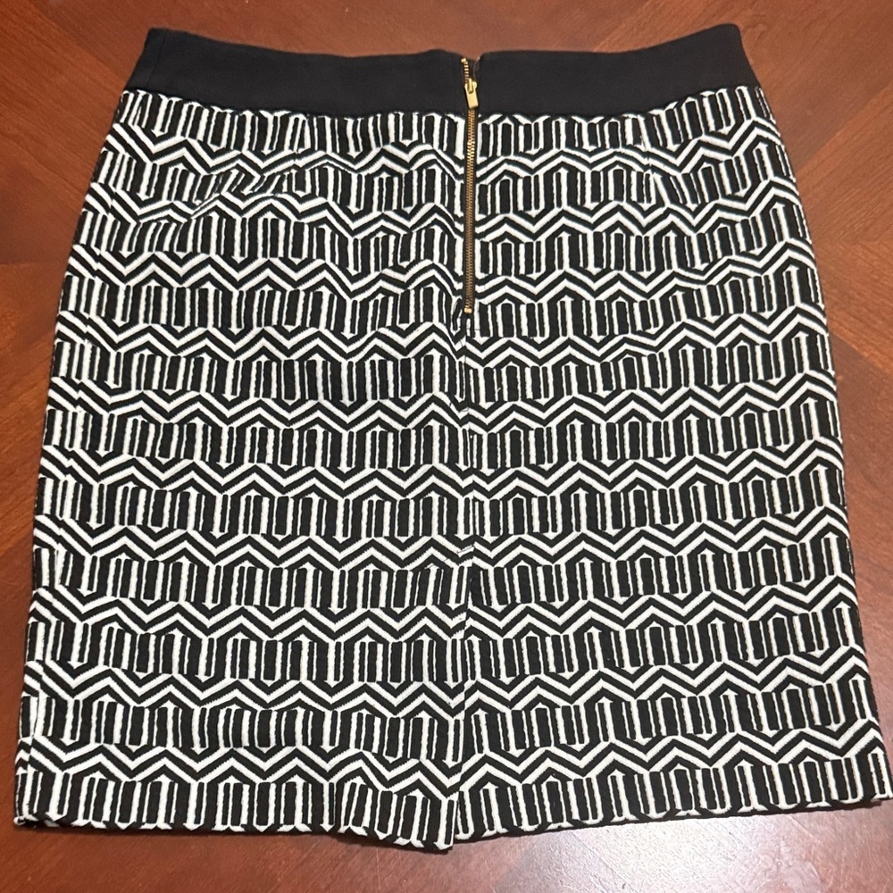 Banana Republic Black and White Zigzag textured thick Mini Skirt geo jacquard - Picture 3 of 9
